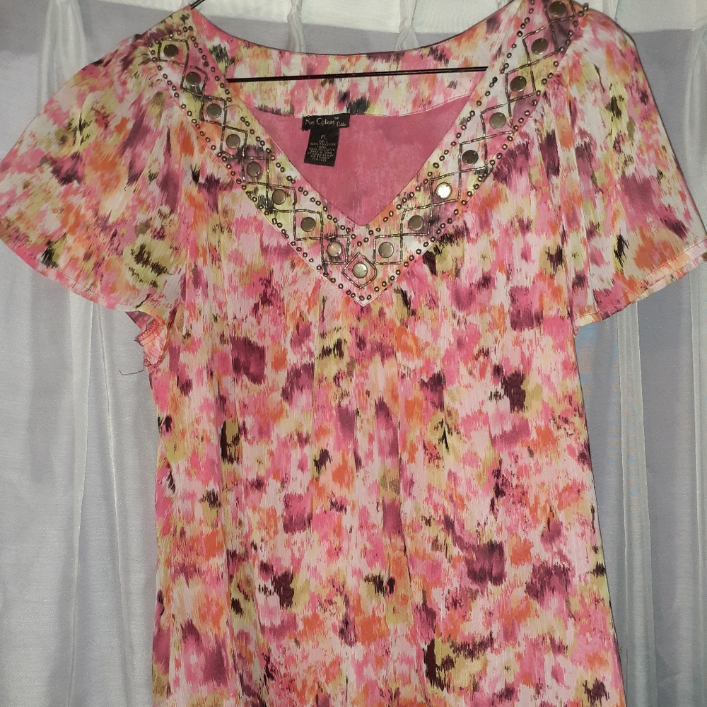 Nue Options Sz. Petite Large Blouse